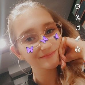 Meet your Posher, Estelle